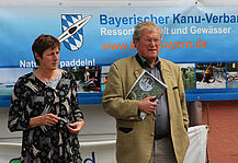 v.l.: Dr. Astrid Rössler ( Landeshauptmannstellvertreterin aus Salzburg), Prof.Dr. Hubert Weiger (Landesvorsitzender BUND Naturschutz) (Foto: BN) v.l.: Dr. Astrid Rössler ( Landeshauptmannstellvertreterin aus Salzburg), Prof.Dr. Hubert Weiger (Landesvorsitzender BUND Naturschutz) (Foto: BN)
