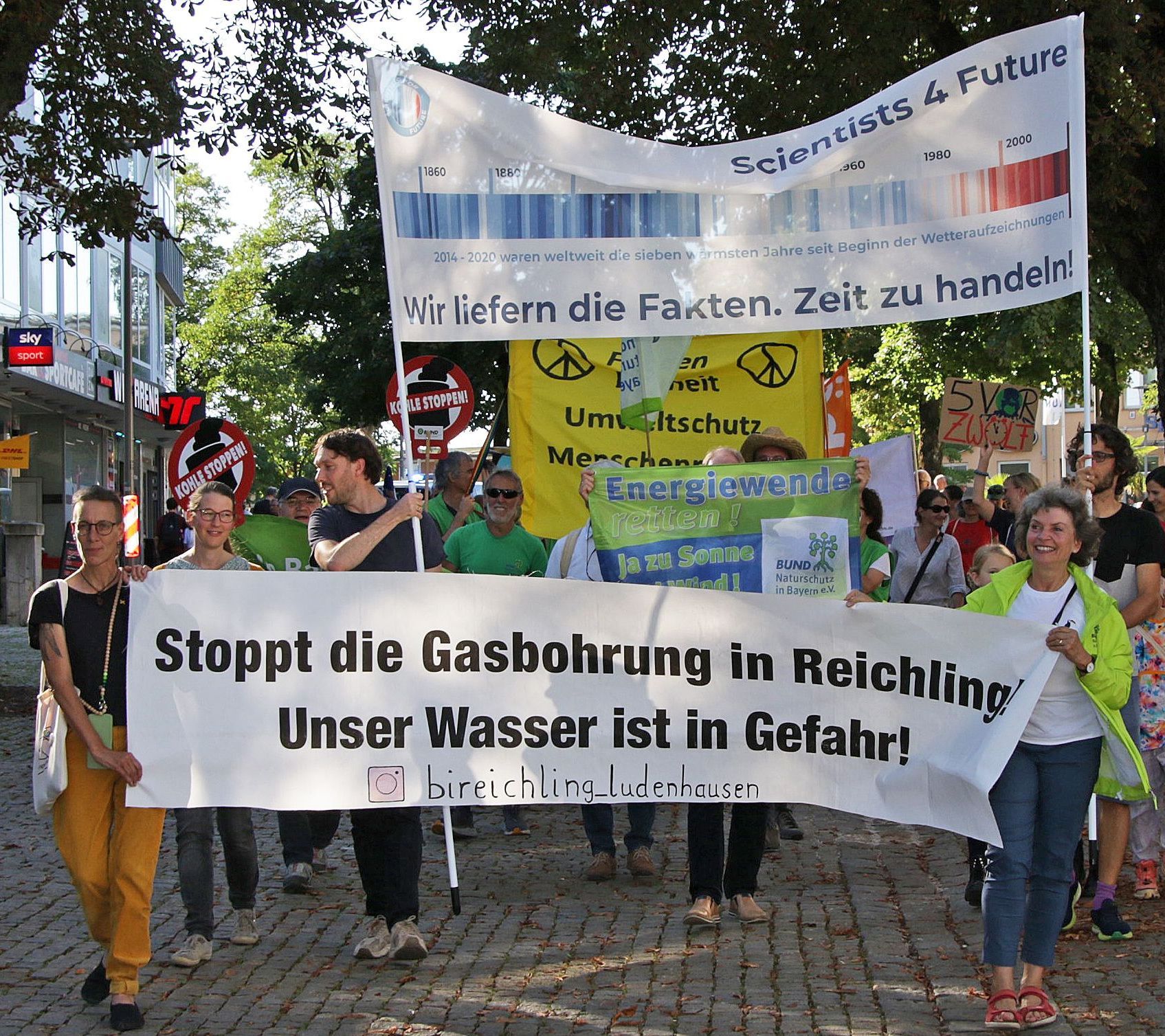 Menschen Demonstrieren für Maßnahmen gegen den Klimawandel