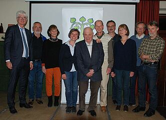 Vorstand der BN-Kreisgruppe Traunstein, v.l.: Ulrich Penzkofer, Karl Fischer, Ilse Englmaier, Beate Rutkowski, Hermann Eschenbeck, Christian Rutkowski, Peter Englmaier, Christl und Dr. Wolfgang Kneitz, Alois Dirnaichner Vorstand der BN-Kreisgruppe Traunstein, v.l.: Ulrich Penzkofer, Karl Fischer, Ilse Englmaier, Beate Rutkowski, Hermann Eschenbeck, Christian Rutkowski, Peter Englmaier, Christl und Dr. Wolfgang Kneitz, Alois Dirnaichner