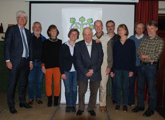 Vorstand der BN-Kreisgruppe Traunstein, v.l.: Ulrich Penzkofer, Karl Fischer, Ilse Englmaier, Beate Rutkowski, Hermann Eschenbeck, Christian Rutkowski, Peter Englmaier, Christl und Dr. Wolfgang Kneitz, Alois Dirnaichner Vorstand der BN-Kreisgruppe Traunstein, v.l.: Ulrich Penzkofer, Karl Fischer, Ilse Englmaier, Beate Rutkowski, Hermann Eschenbeck, Christian Rutkowski, Peter Englmaier, Christl und Dr. Wolfgang Kneitz, Alois Dirnaichner