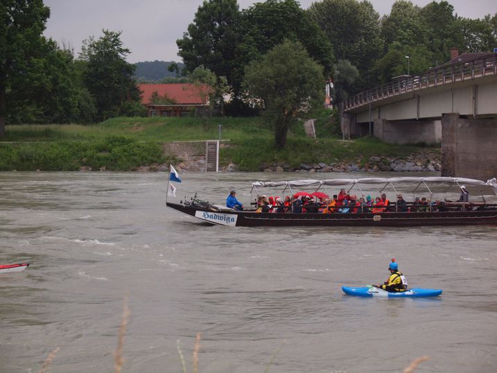 Plättenfahrt für die Salzach Plättenfahrt für die Salzach