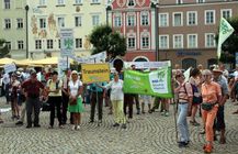 Bund Naturschutz bei der Kundgebung in Burghausen für eine frei fließende Salzach. Foto: BN