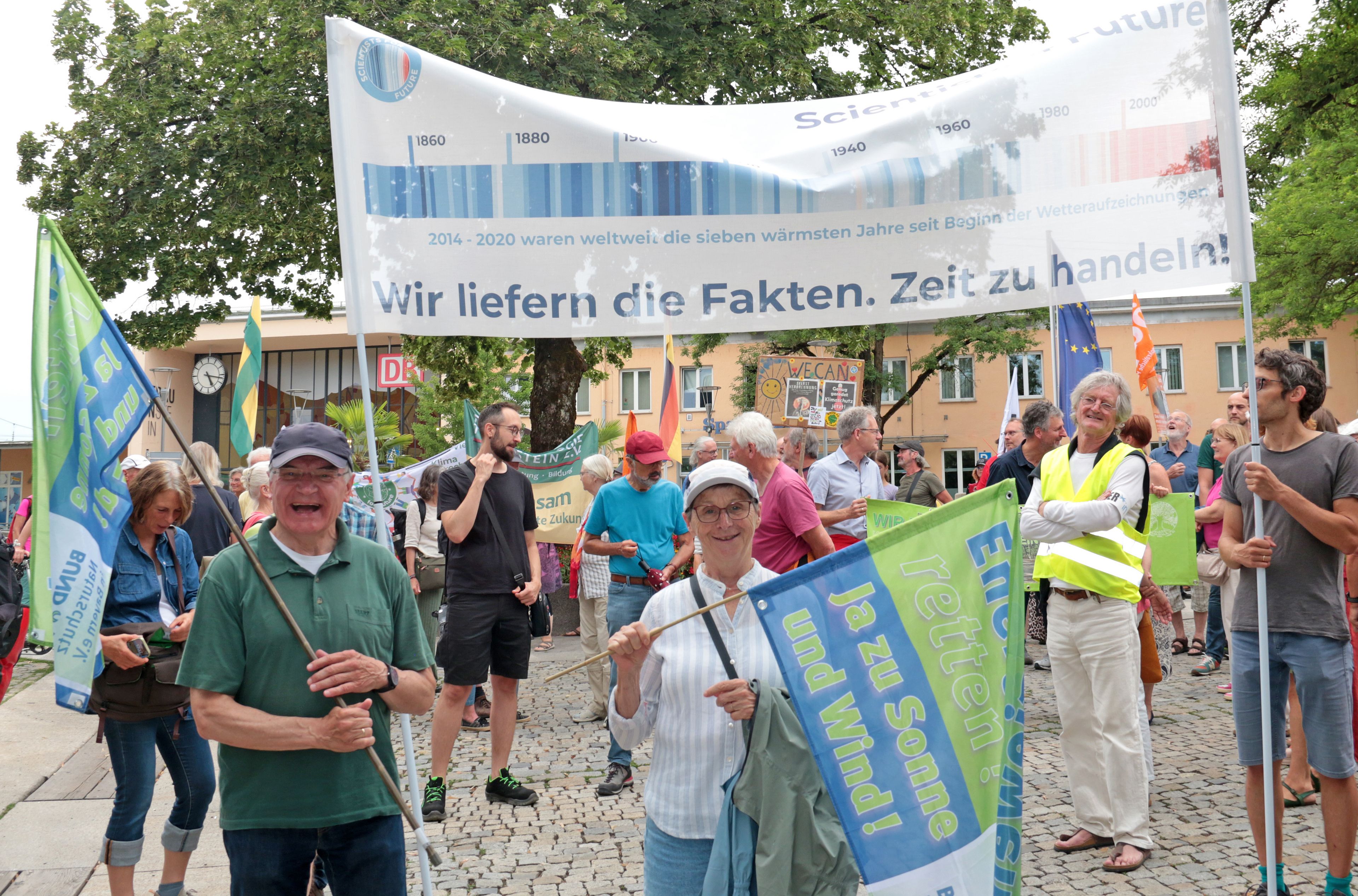 Demonstranten an der Klimademo in Traunstein