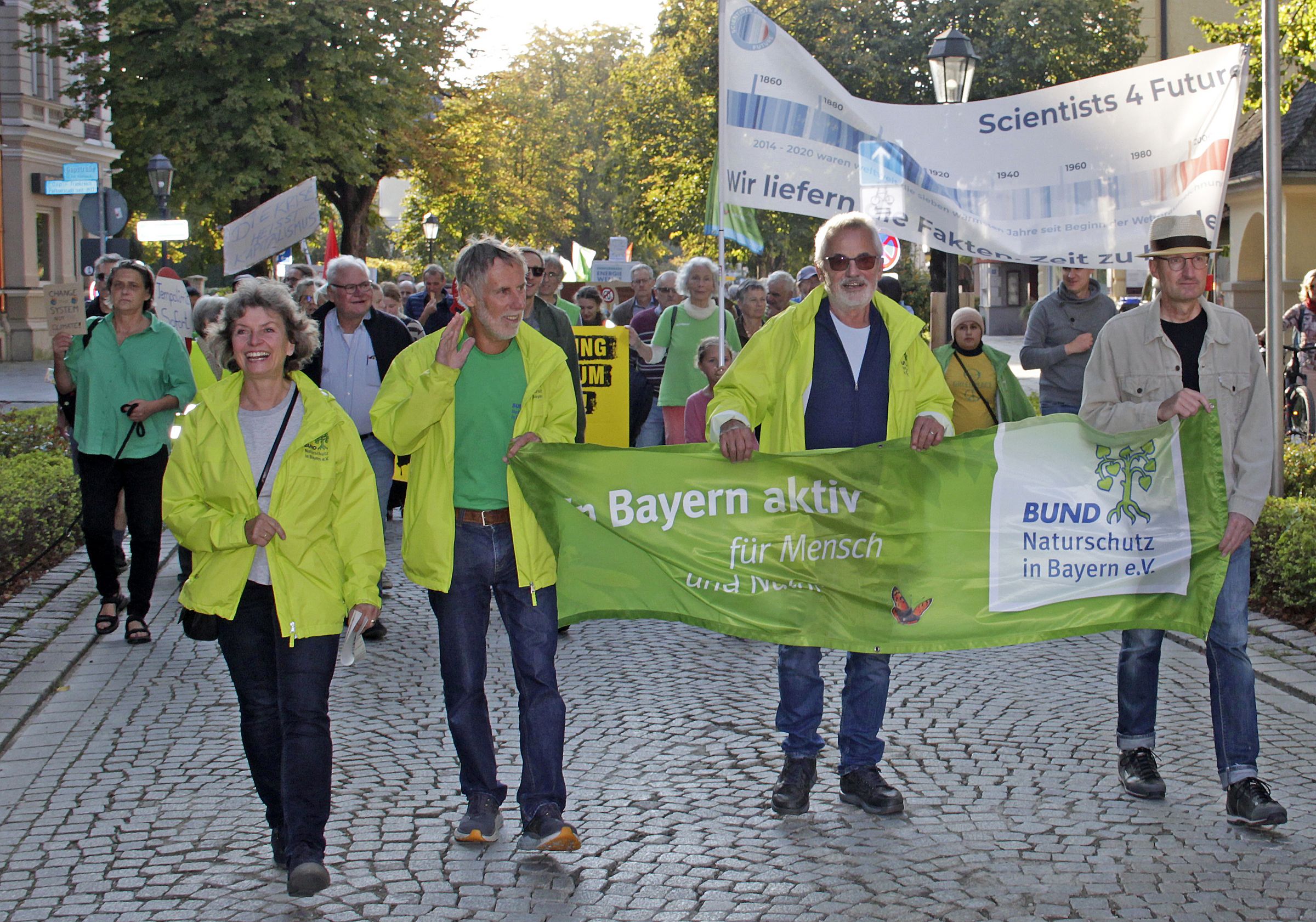 Protestzug mit BN Aktiven