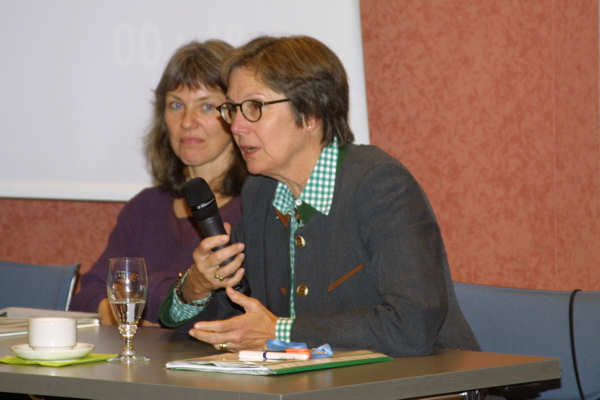 Seminar Flächensparen - MRin Christina v. Seckendorff (rechts) und Dr. Margraf